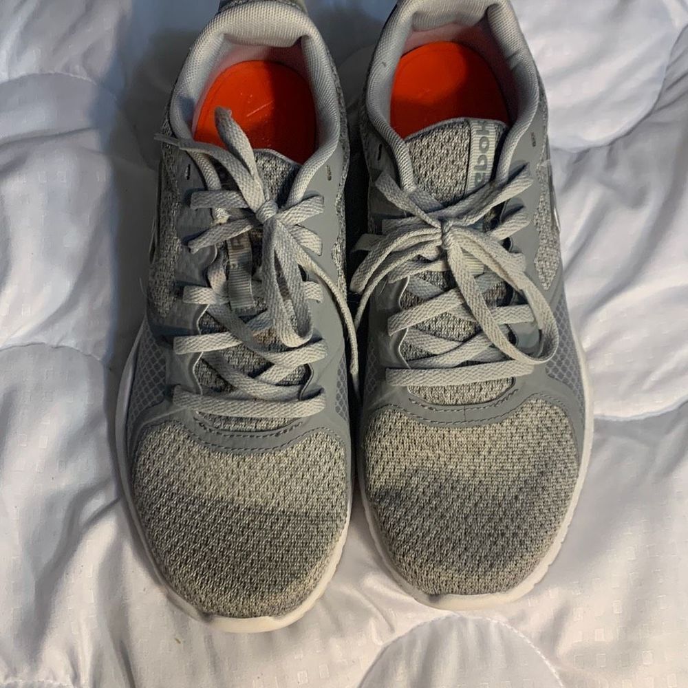 Reebok Memory Tech Cross Trainer Size 7